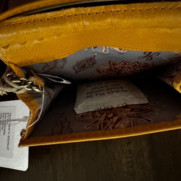 Hobo Wallet/Cardholder - Picture 3 of 5